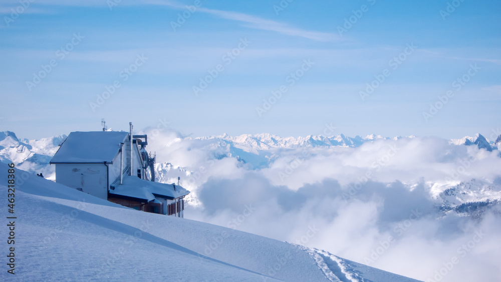 Obraz premium Sunny day on dolomites, rosetta ropeway
