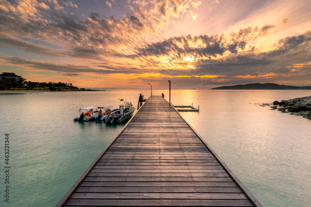 Fototapeta premium Sunset Seascape of Khao Laem Ya day time, Rayong, Thailand, Lockdown.