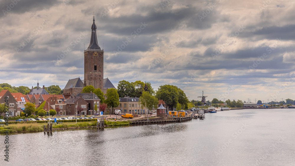Obraz premium City of Hasselt on the river IJssel