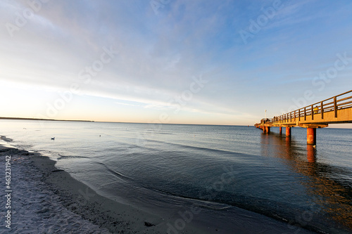 Strand und Seebr  cke bei Prerow