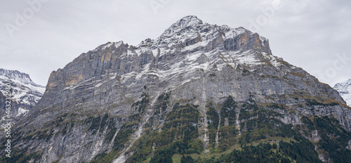 Gletscherdorf Grindelwald ,Heimat von Eigernordwand und Bergführern. Ferienort für Wanderer und Wintersportler. Mit Hotels, Restaurants, Hütten und Bars