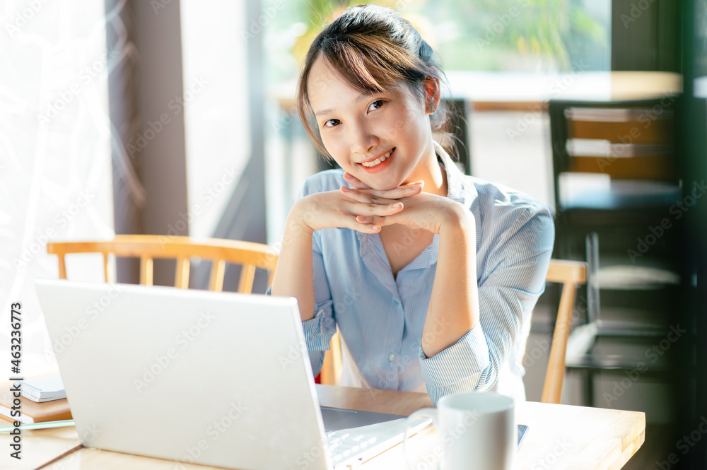 Portrait of Asian businesswoman working in a cafe