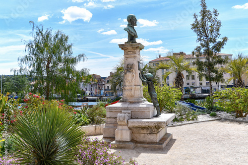 Statue in a small square in Martigues.