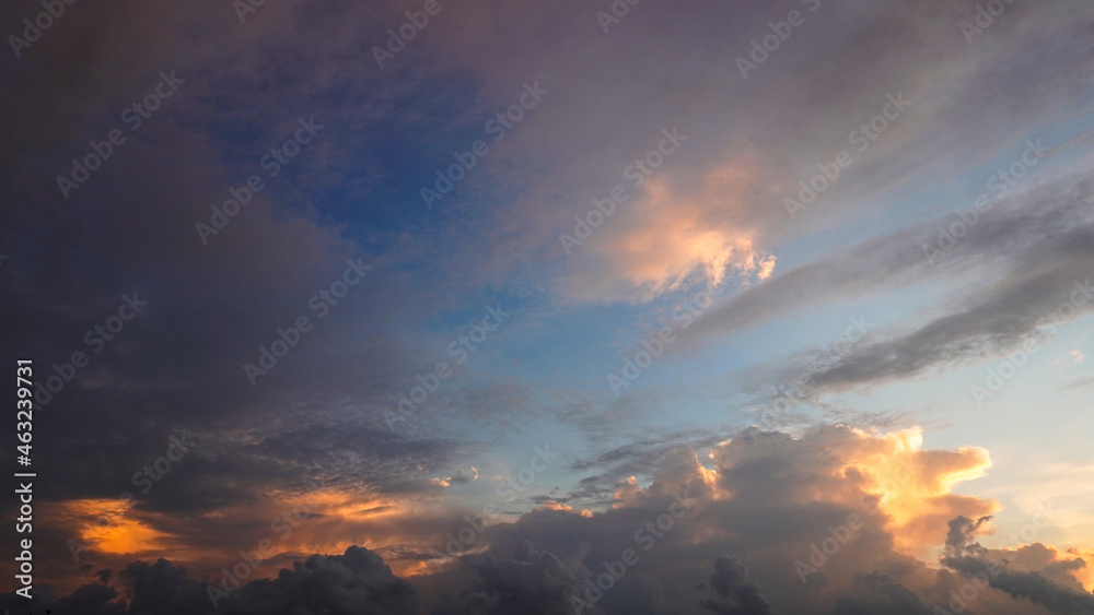 Fototapeta premium Beautiful colorful sky and clouds in the evening sunset.
