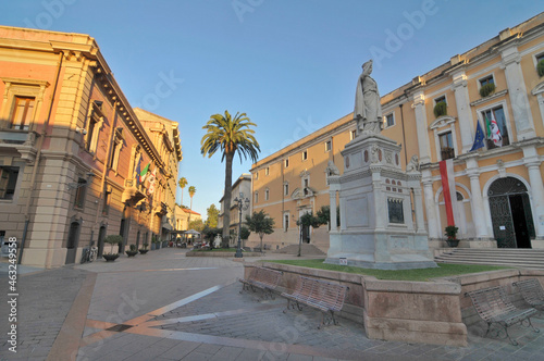 Tableau sur toile Statue of Eleanor of Arborea in sardynian city of Oristano