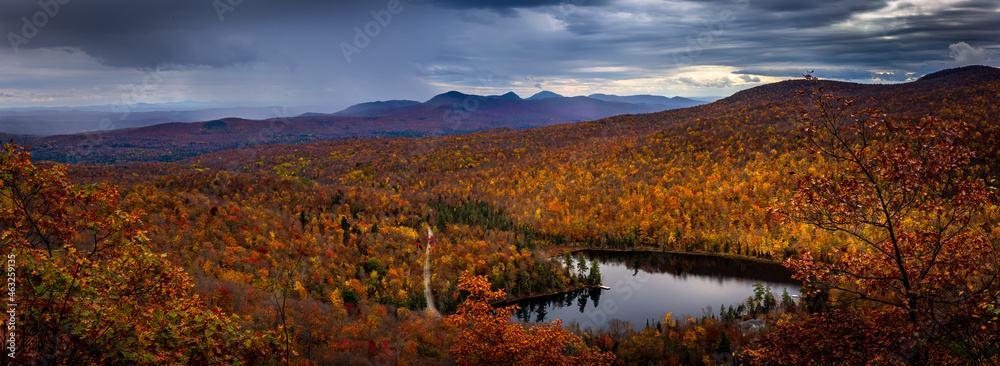 Fototapeta premium Baker Pond, heart-shaped, in autumn in the Eastern Townships, Quebec Canada