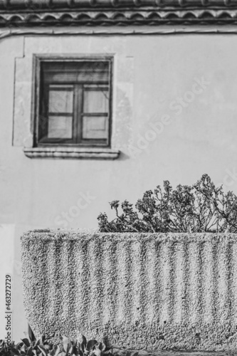Ventana y pared con textura maceta 