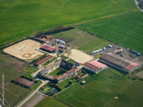 Fototapeta Naklejka Na Ścianę i Meble -  vue aérienne d'une ferme à Flacourt dans les Yvelines en France