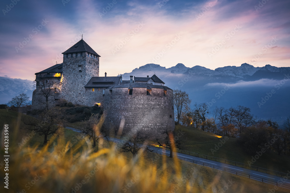 Vaduz Castle at sunset - Vaduz, Liechtenstein - obrazy, fototapety, plakaty 