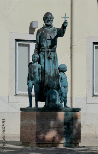 Statue Antonio Vieira in Lissabon
