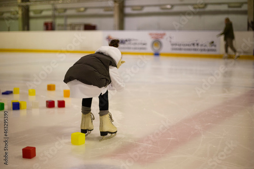 Little girl learns to skate. Children's skates. A child training on ice. The concept of children's figure skating. Children's sports. Winter sport © Артем Барынин