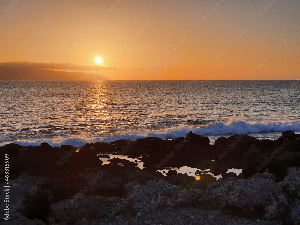Fototapeta premium sunset over the sea