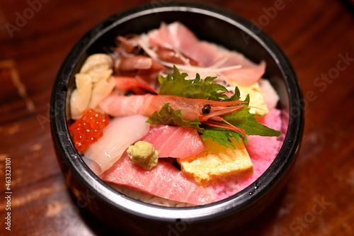 寿司屋のちらし寿司特上