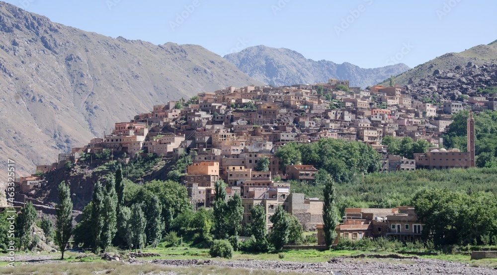 villages, a perfect harmony between stones, earth, and wood, very ecological means, and an extraordinary Berber architecture, based on a very old experience. 