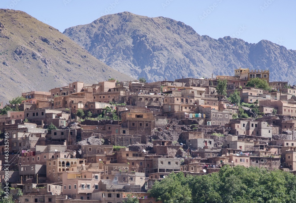 villages, a perfect harmony between stones, earth, and wood, very ecological means, and an extraordinary Berber architecture, based on a very old experience. 