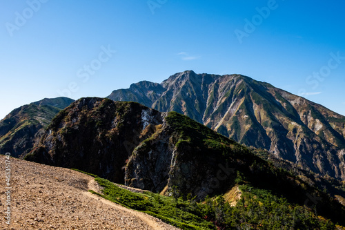 秋晴の山々