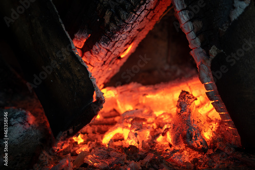 Fire and embers, flames in the fireplace. Fire. Ogień i żar. Płomienie. Kominek.