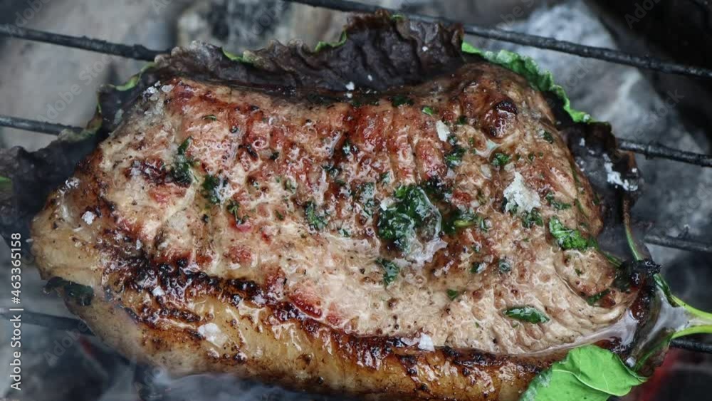 Grilled fresh meat and safe from red meat accelerators Grilled fresh meat and safe from red meat accelerators