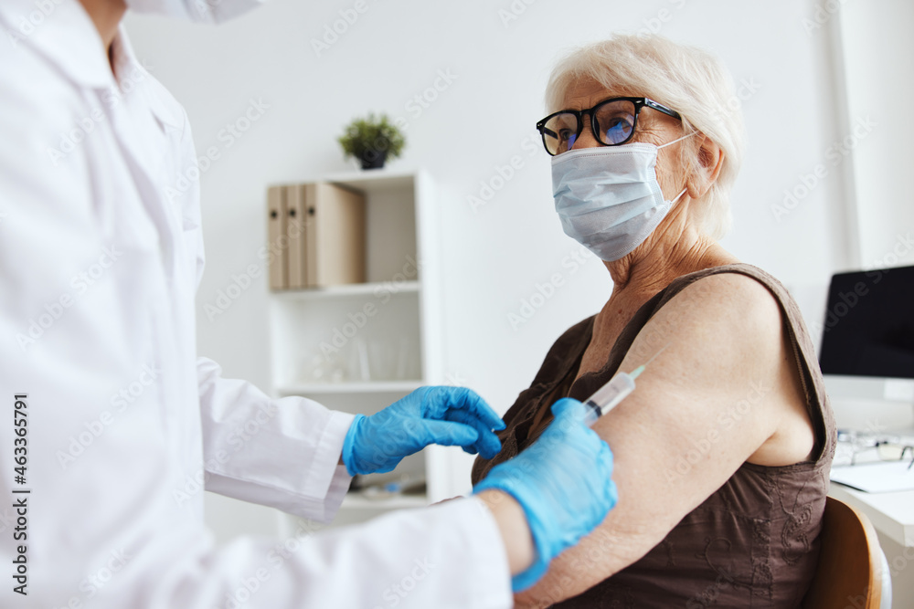 Naklejka premium patient and doctor immunization safety immunity protection