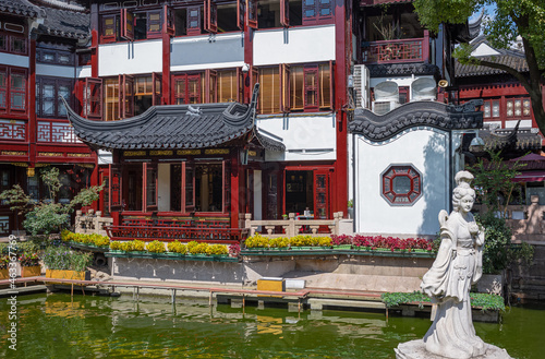 Shanghai, modernity and tradition