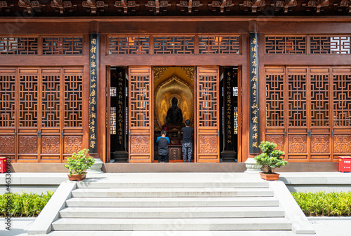 Shanghai, modernity and tradition