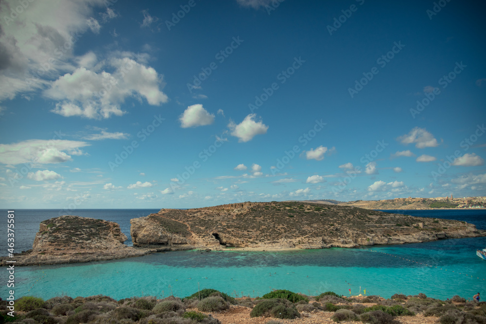 Naklejka premium Blue lagoon, Comino island, Malta. Lago azul de Malta.