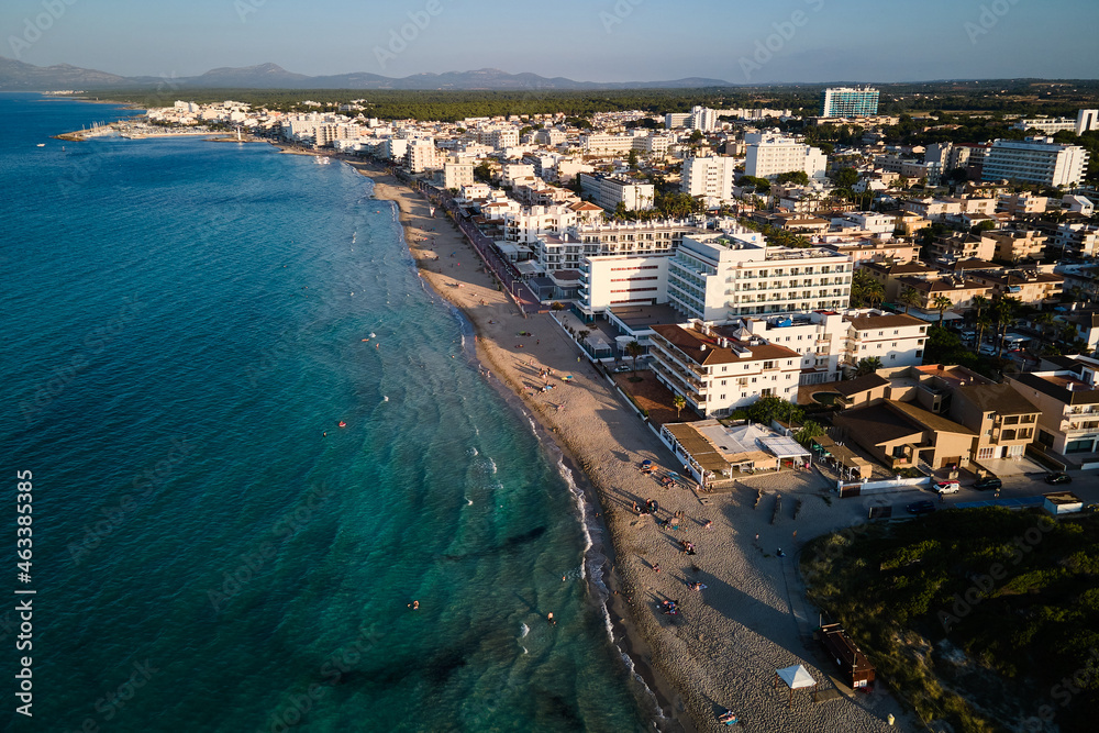 Toma aérea de Can Picafort al atardecer y el mar. Drone Toma aérea de Can Picafort al atardecer y el mar. Drone