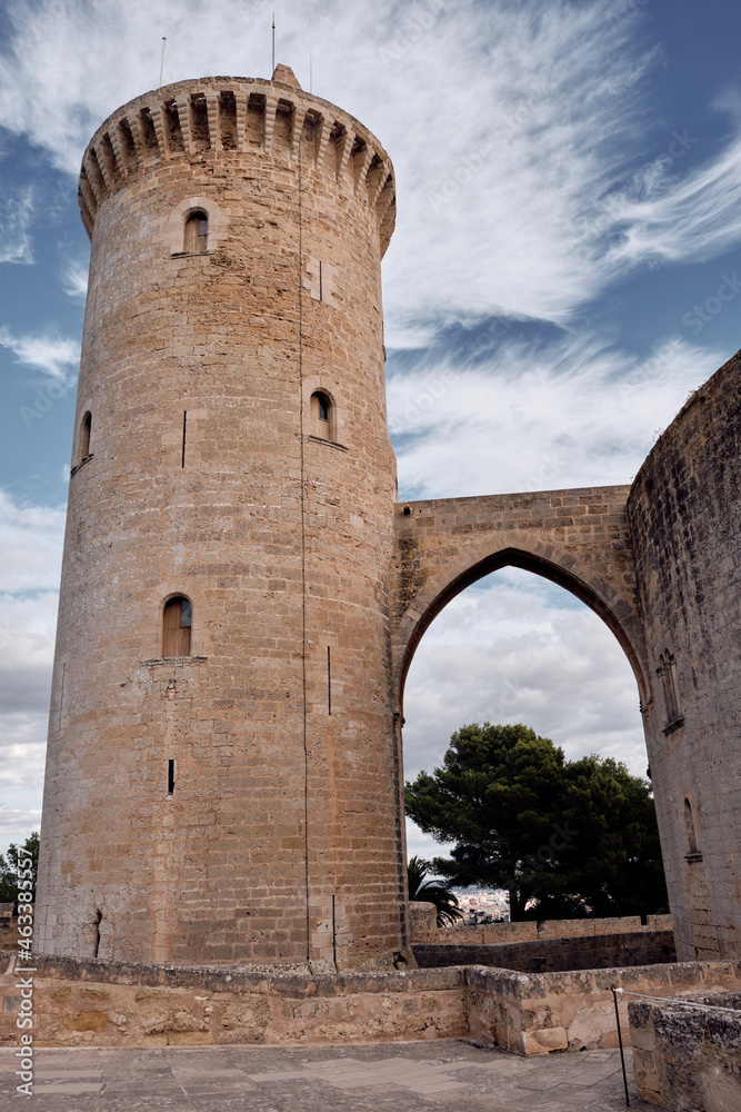 Torre del Castillo de Bellver. Es medieval y circular. Ubicado en Palma de Mallorca