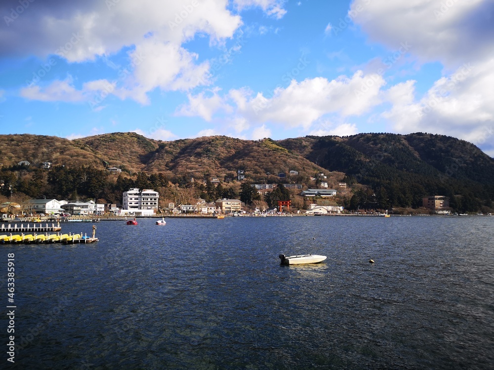 Obraz premium views of the lake in winter in Japan