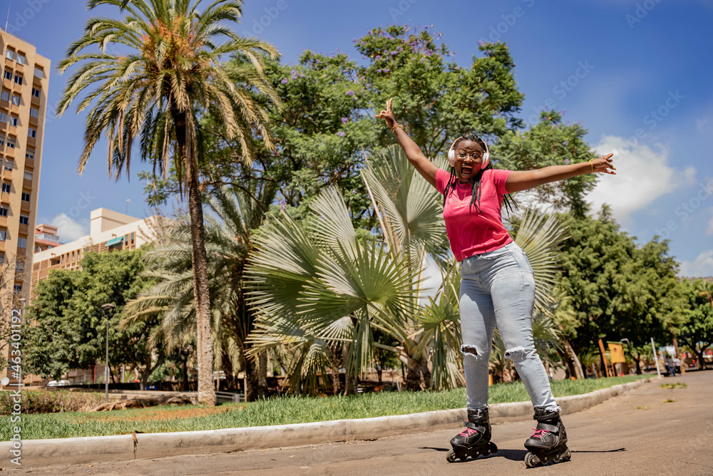 Fototapeta premium African American Teen Having Fun While Rollerblading In The Park