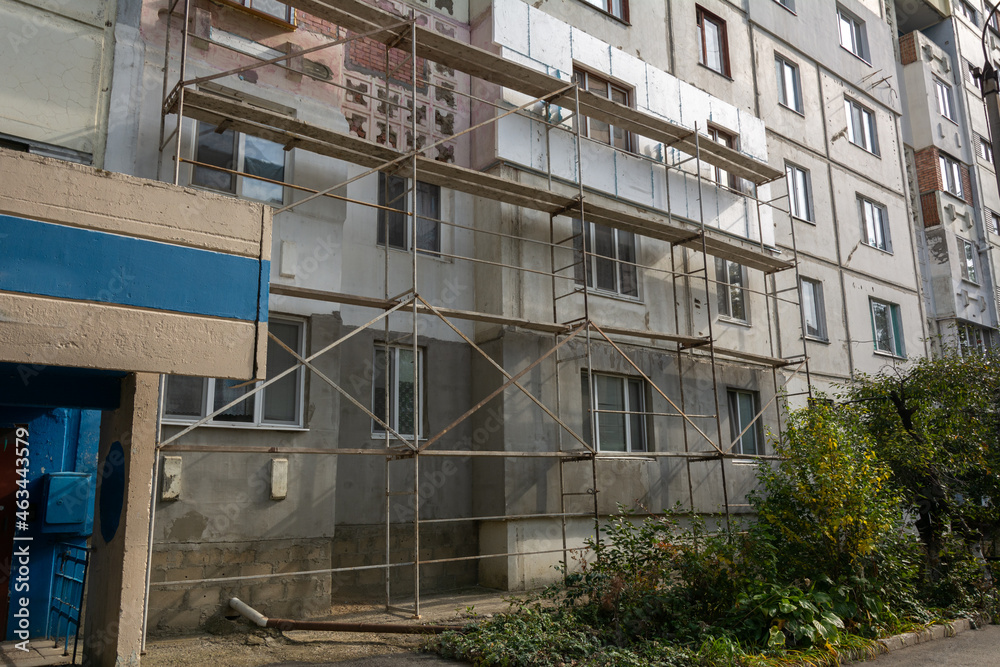 scaffolding for insulating apartments outside scaffolding for insulating apartments outside