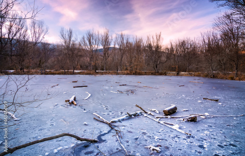 Lago congelado en el bosque de Finalandia, Rascafría Madrid España