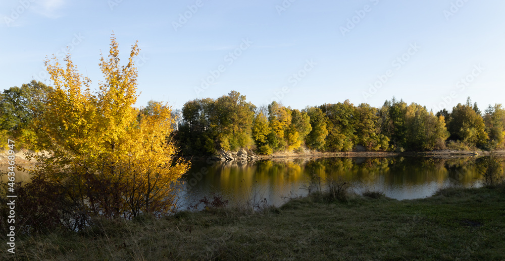 Autumn by the lake