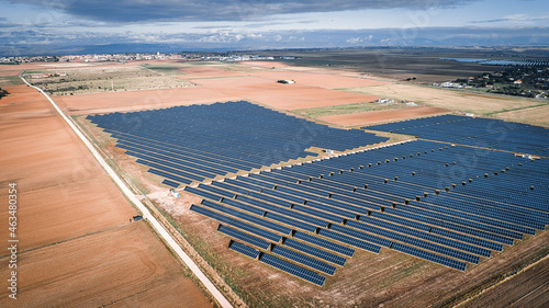 huerta solar, las placas solares son el futuro y una buena manera de cuidar el medio ambiente