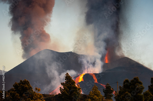 Photo "La Palma" volcano eruption, in La Palma island (Canary Islands, Spain) - october 16, 2021