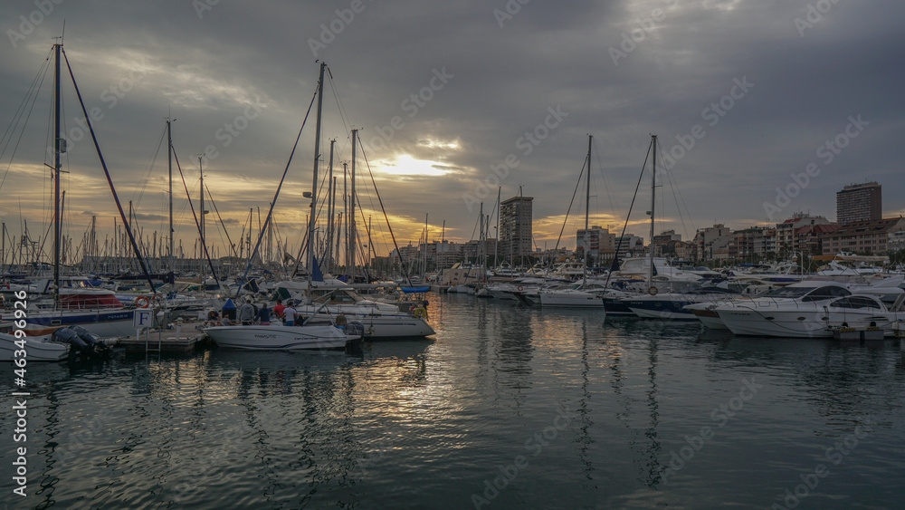 Puesta de Sol en el puerto de Alicante