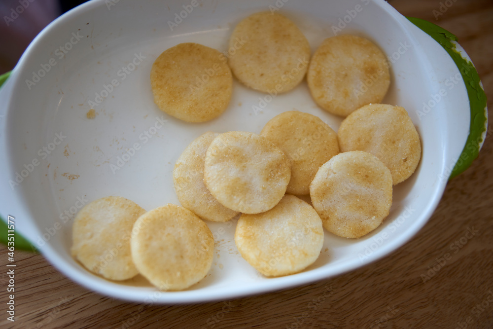 小粒・小さい・一口せんべい・お菓子・アップ・マクロ 小粒・小さい・一口せんべい・お菓子・アップ・マクロ