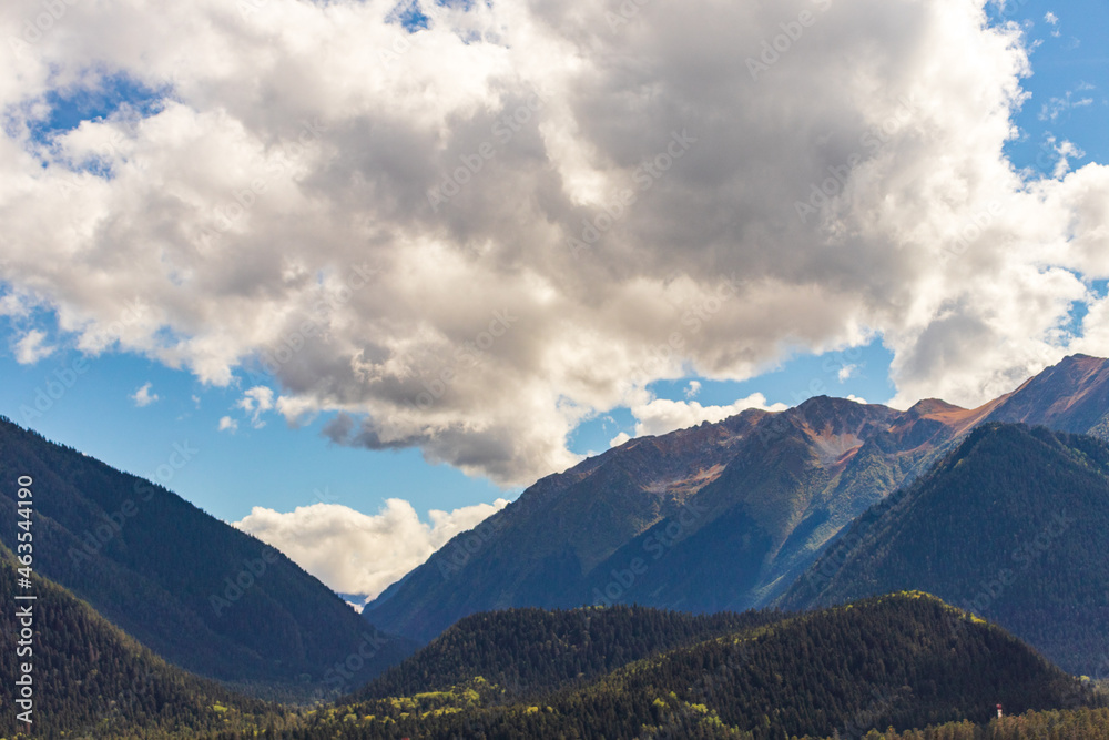 Naklejka premium Mountain range road summer landscape