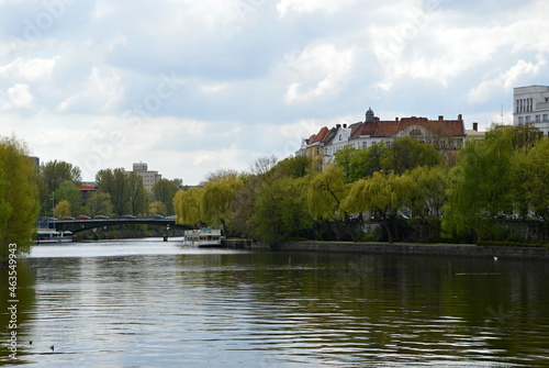Panorama am Fluss Spree im Stadtteil Moabit, Tiergarten, Berlin