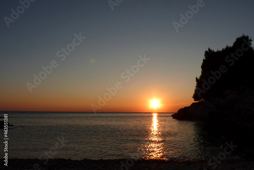 Seascape with sunset reflection © Eau Vive