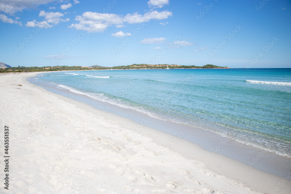 Obraz premium White empty beach landscape. La Cinta, San Teodoro, Sardegna, Italy. Blue sky, clouds