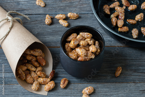 roasted almonds with cinnamon for Christmas, German specialty