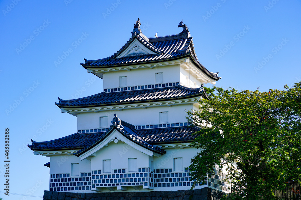 晴れ渡った新発田城址公園から新発田城 三階櫓(新潟県新発田市) 晴れ渡った新発田城址公園から新発田城 三階櫓(新潟県新発田市)