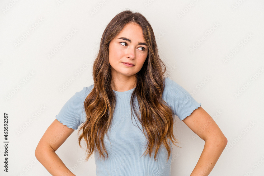Obraz premium Young caucasian woman isolated on white background confused, feels doubtful and unsure.