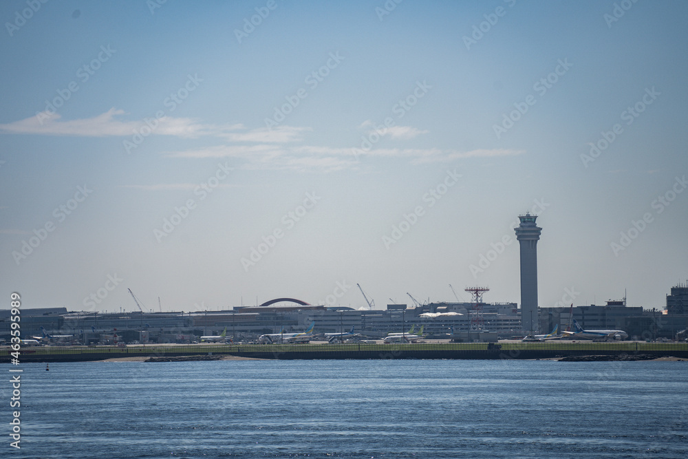 海上から見た羽田空港