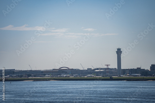 海上から見た羽田空港 © KB
