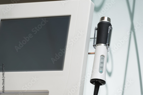 Φωτογραφία Hardware cosmetology device for ultrasonic cleaning procedure face