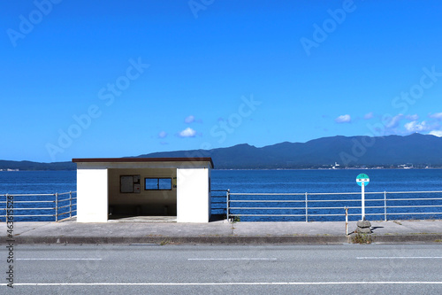 新潟県佐渡市のバス停(背合)