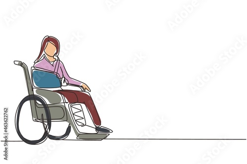 Continuous one line drawing woman with leg in plaster suffering from pain. Female sitting in wheelchair with broken leg. Girl with fractured leg sitting in wheelchair. Single line draw design vector