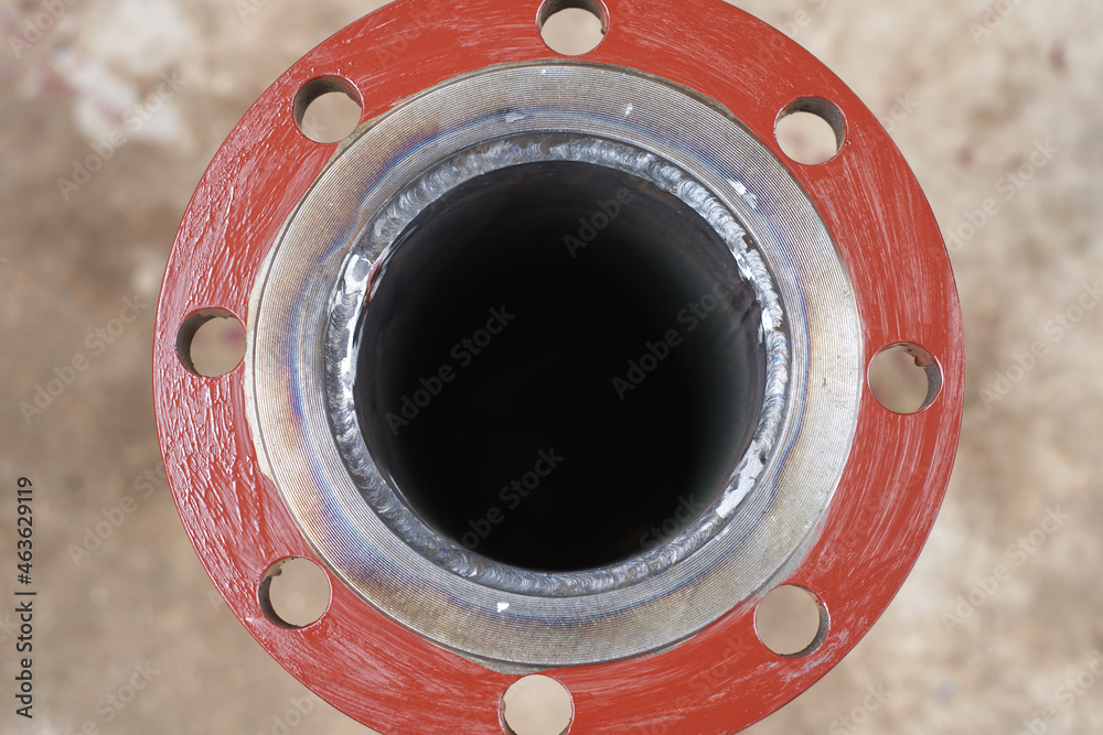 Weld the flange assembly to the water pipe to prepare for installation.
Weld the flange assembly to the water pipe to prepare for installation.